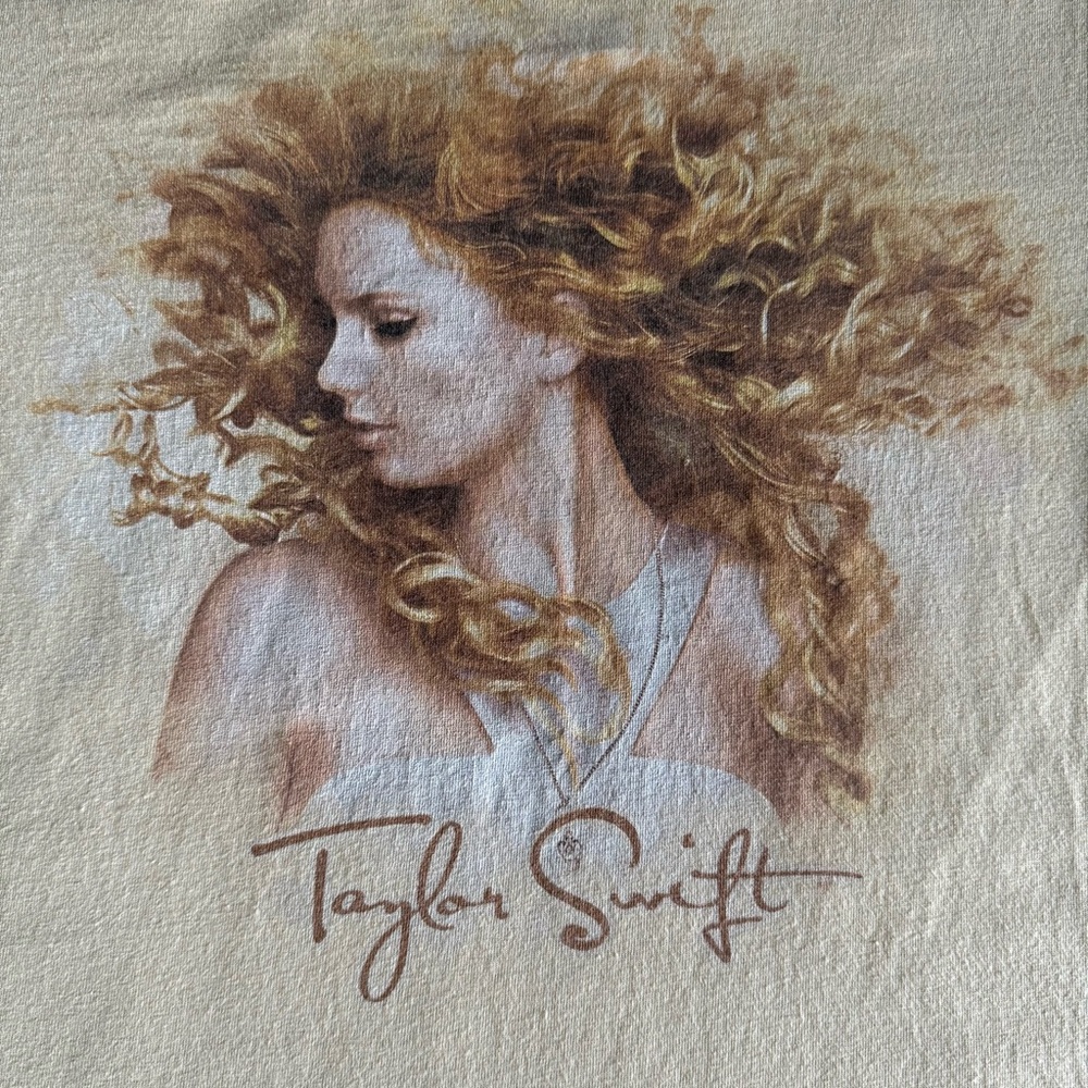 Taylor Swift Vintage Fearless 2009 Y2K Tour T-Shirt Anvil Tag Size Small - Picture 3 of 8